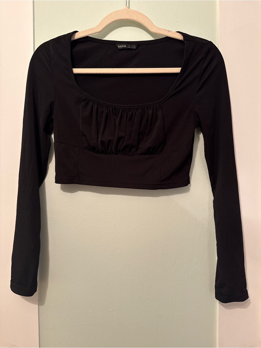 SHEIN Black Long Sleeve Cropped Scoop-Neck Top
